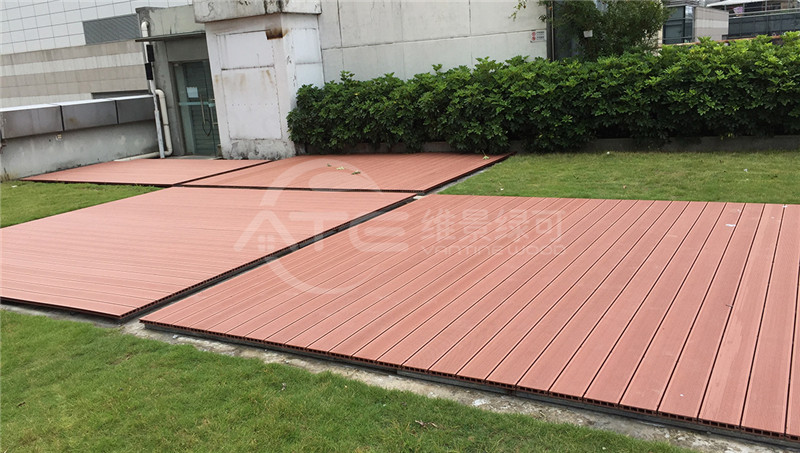 问：您的塑木地板可以直接放置在坚固的表面上吗？